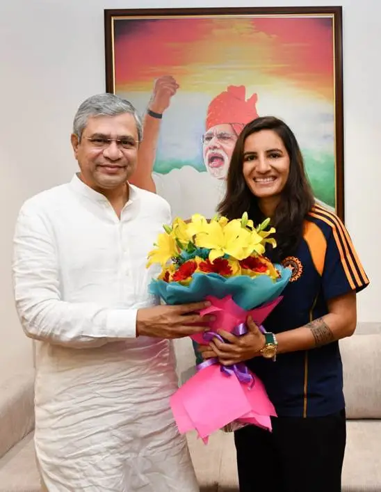 Union Minister Ashwini Vaishnaw presenting a bouquet to Indian cricketer Harmanpreet Kaur.