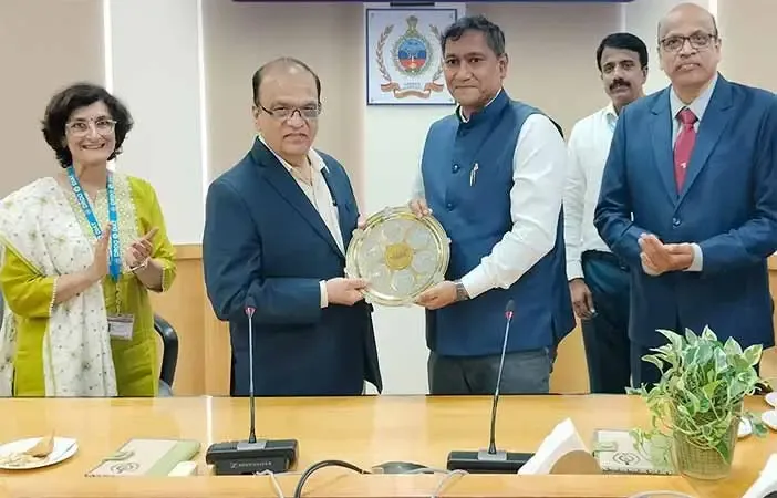 CWPRS Director Dr. Prabhat Chandra and DIAT Vice Chancellor Dr. B.H.V.S. Narayana Murthy hold a silver commemorative plate during the MoU signing ceremony in Pune, flanked by senior officials.