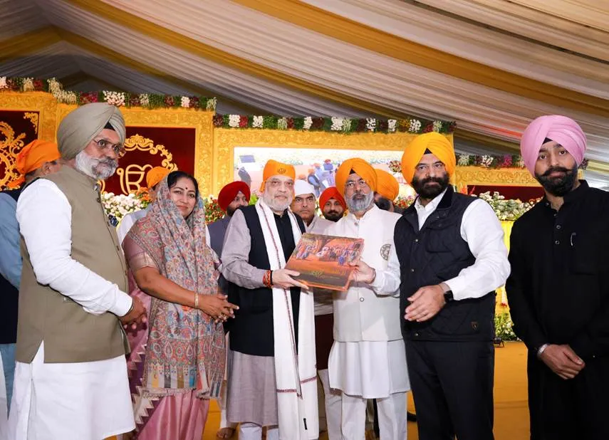 Union Home Minister Amit Shah receives a commemorative book from Sikh community leaders while paying homage to Guru Tegh Bahadur Ji in Delhi.