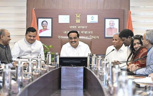 Union Minister for Jal Shakti Shri C.R. Patil chairs a high-level brainstorming session of the Ministry of Jal Shakti in New Delhi, flanked by Ministers of State Shri V. Somanna and Dr Raj Bhushan Choudhary and senior officials.