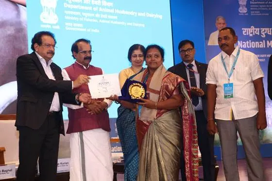 Prof. S.P. Singh Baghel, Minister of State for Fisheries, Animal Husbandry and Dairying, presents the National Gopal Ratna Award 2025 certificate and trophy to a woman dairy farmer during National Milk Day celebrations at Sushma Swaraj Bhawan, New Delhi on 26 November 2025.